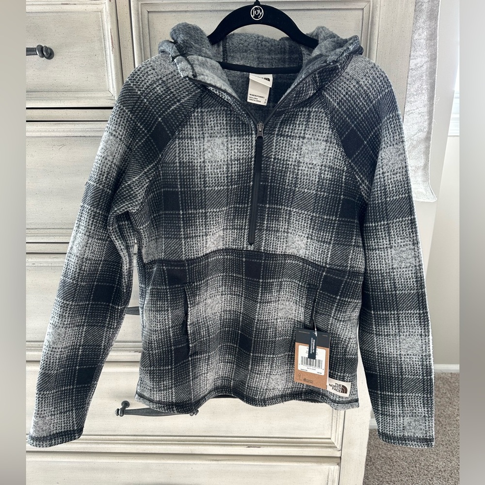 NWT North Face - Hooded Pullover